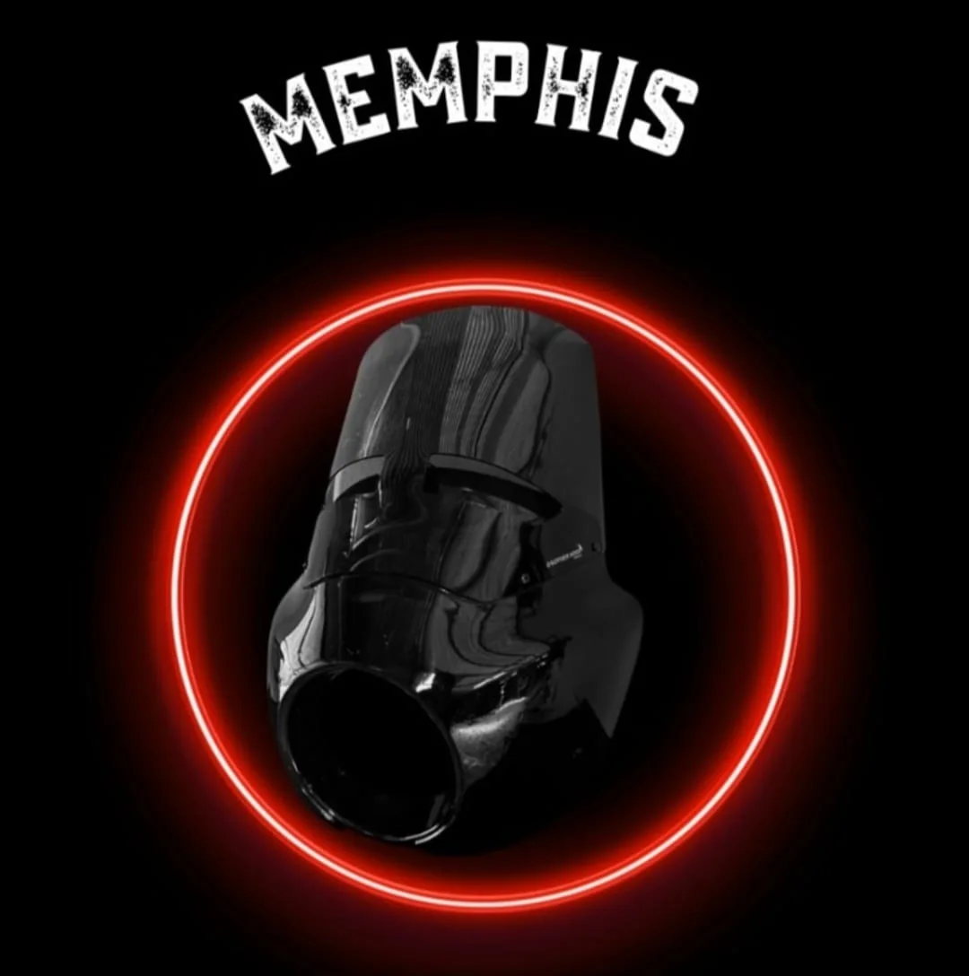 Fairing Memphis preto destacado por aro vermelho