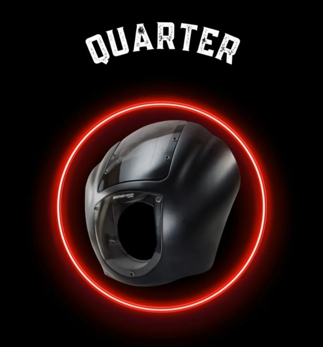 Fairing Quarter preto destacado por aro vermelho