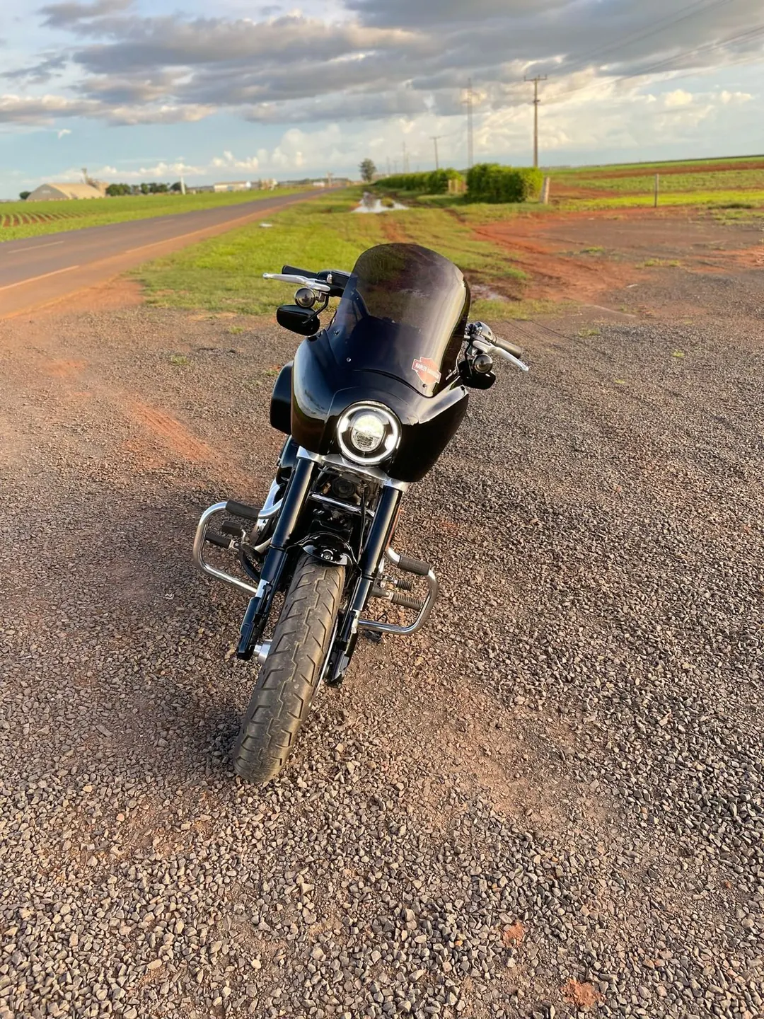 Vista frontal da Sport Glide com bolha fumê