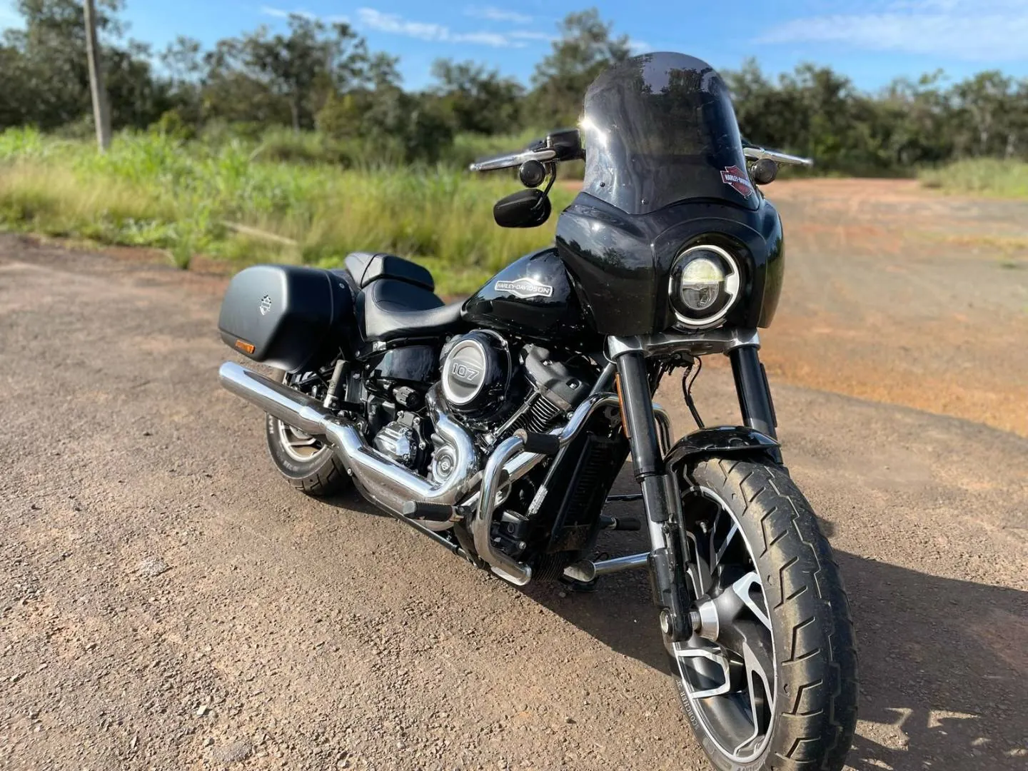 Sport Glide com fairing em ângulo frontal de três quartos